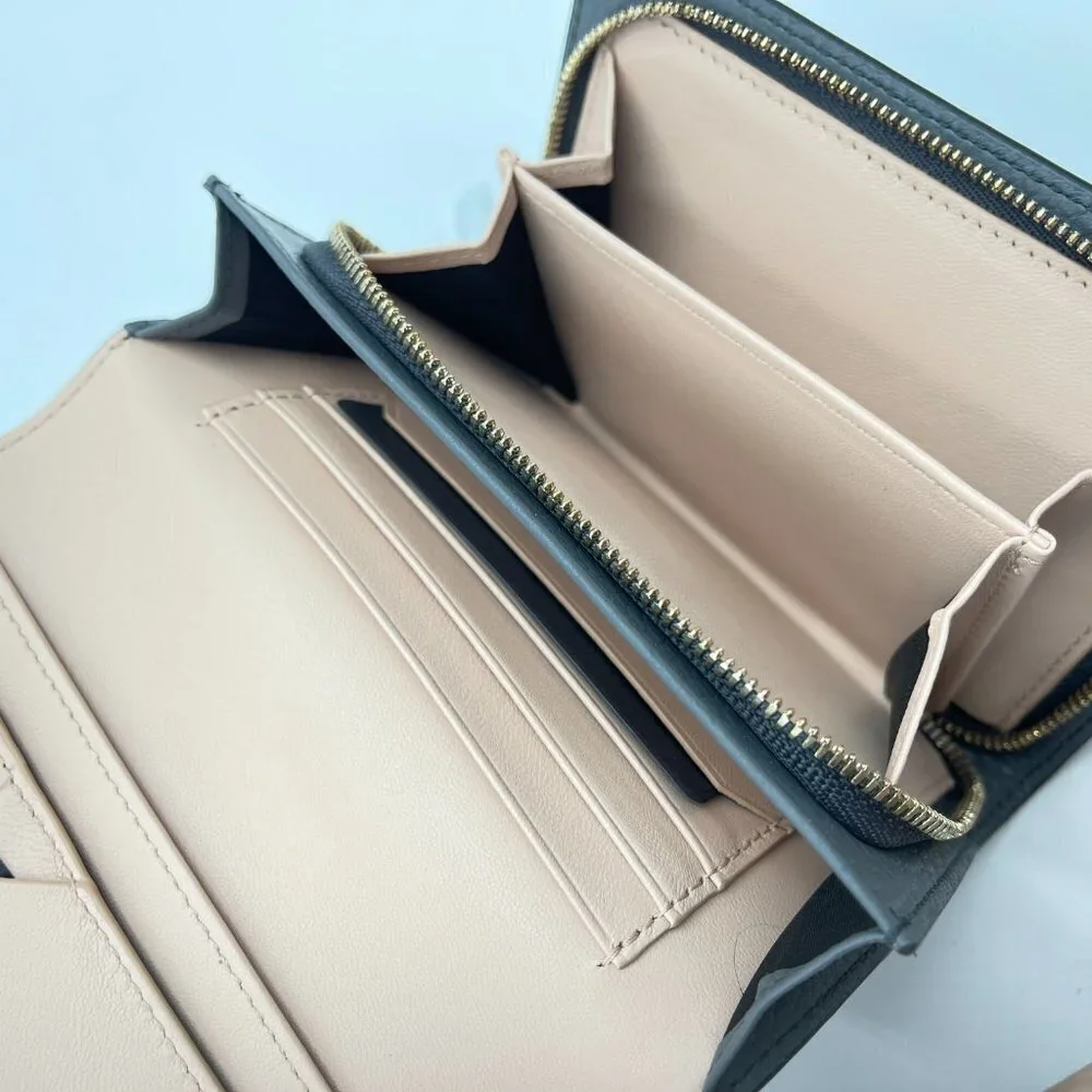 Bally Woodi Gray Pebbled Leather Bifold Wallet‎